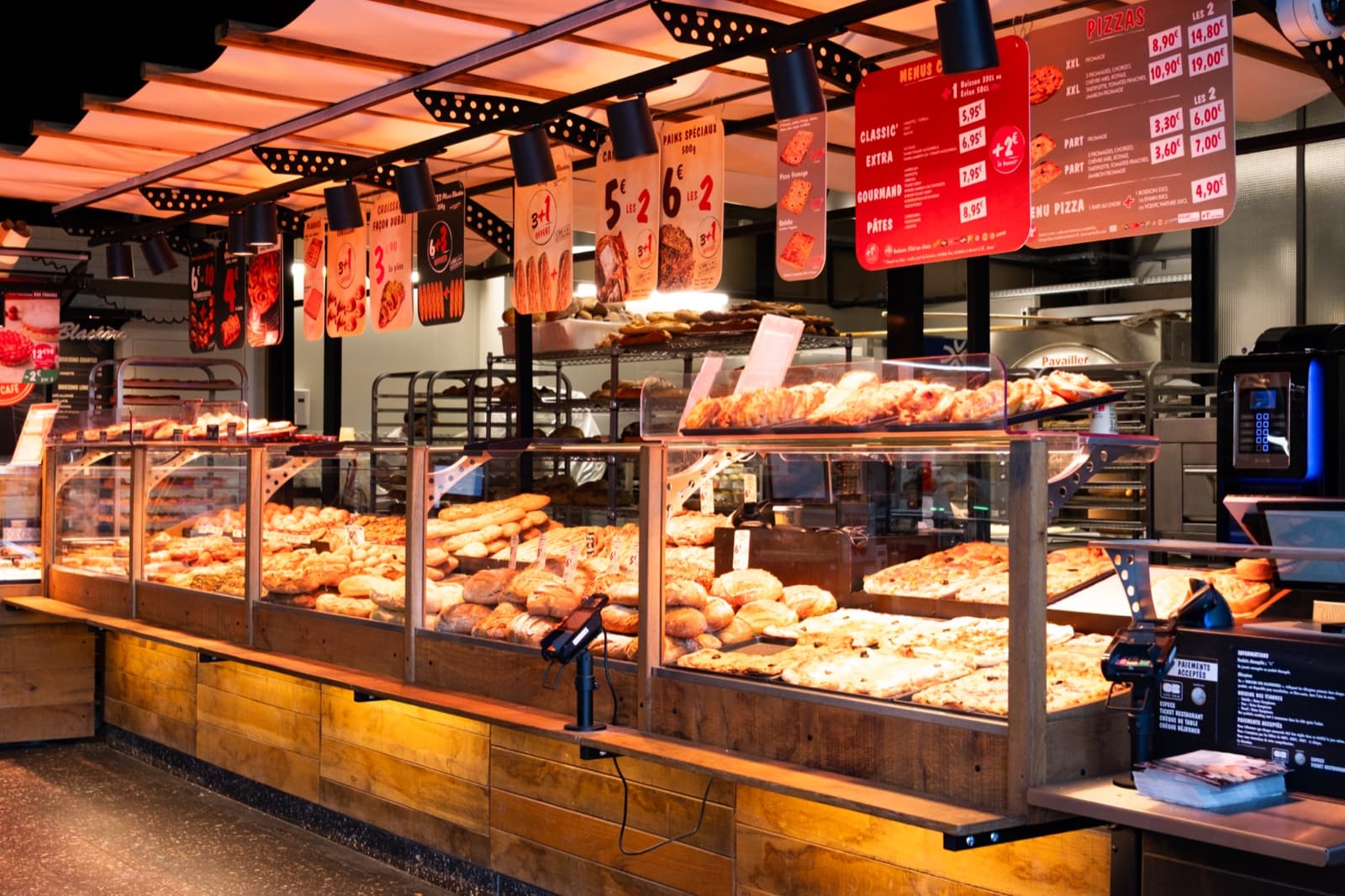 Îlot central avec pains et viennoiseries Marie Blachère
